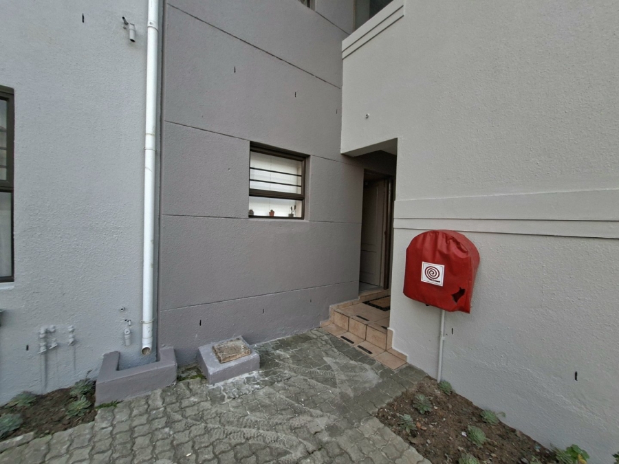 2 Bedroom Property for Sale in Vredekloof East Western Cape
